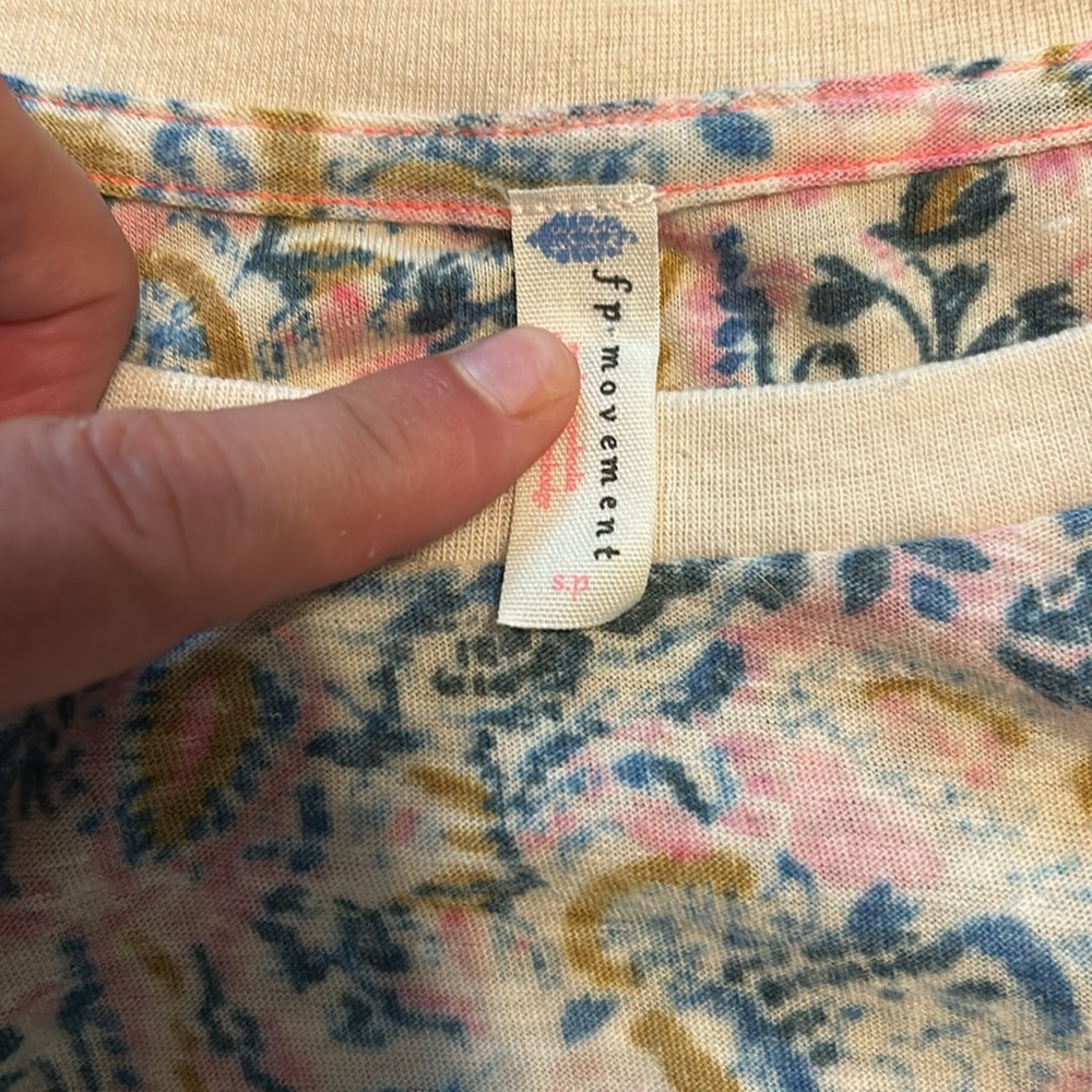 Free People cropped twist front tank. Floral Pattern. Size small. Like new. - Picture 2 of 5